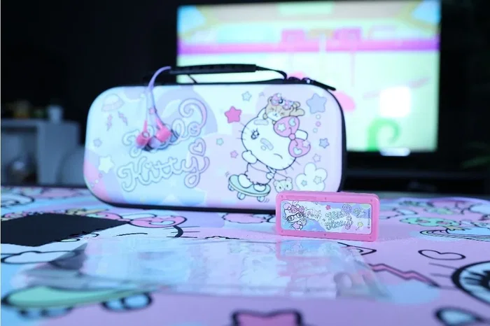 Konix Kit de Accesorios Nintendo Switch Hello Kitty con Protector Pantalla, Funda, Auriculares y Paño de Limpieza, Multicolor