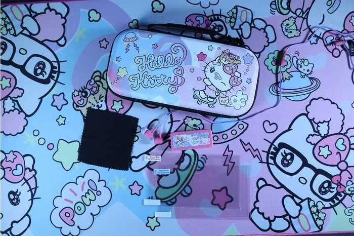 Konix Kit de Accesorios Nintendo Switch Hello Kitty con Protector Pantalla, Funda, Auriculares y Paño de Limpieza, Multicolor