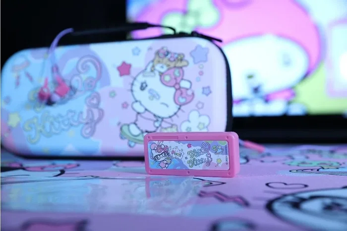 Konix Kit de Accesorios Nintendo Switch Hello Kitty con Protector Pantalla, Funda, Auriculares y Paño de Limpieza, Multicolor
