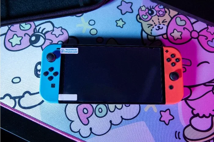 Konix Kit de Accesorios Nintendo Switch Hello Kitty con Protector Pantalla, Funda, Auriculares y Paño de Limpieza, Multicolor
