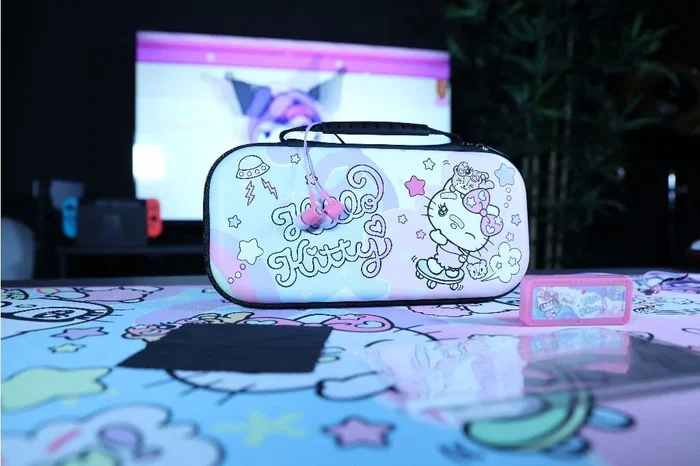 Konix Kit de Accesorios Nintendo Switch Hello Kitty con Protector Pantalla, Funda, Auriculares y Paño de Limpieza, Multicolor