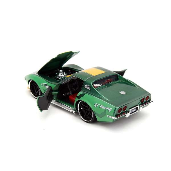 Coche street fighter ii cammy 1969 chevrolet corvette escala 1:24. incluye figura