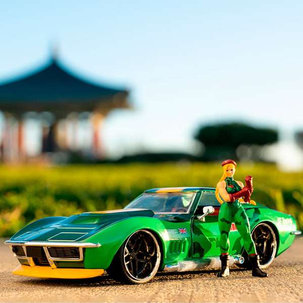 Coche street fighter ii cammy 1969 chevrolet corvette escala 1:24. incluye figura
