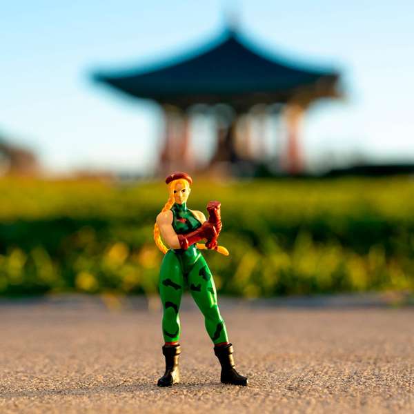 Coche street fighter ii cammy 1969 chevrolet corvette escala 1:24. incluye figura