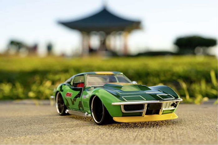 Coche street fighter ii cammy 1969 chevrolet corvette escala 1:24. incluye figura