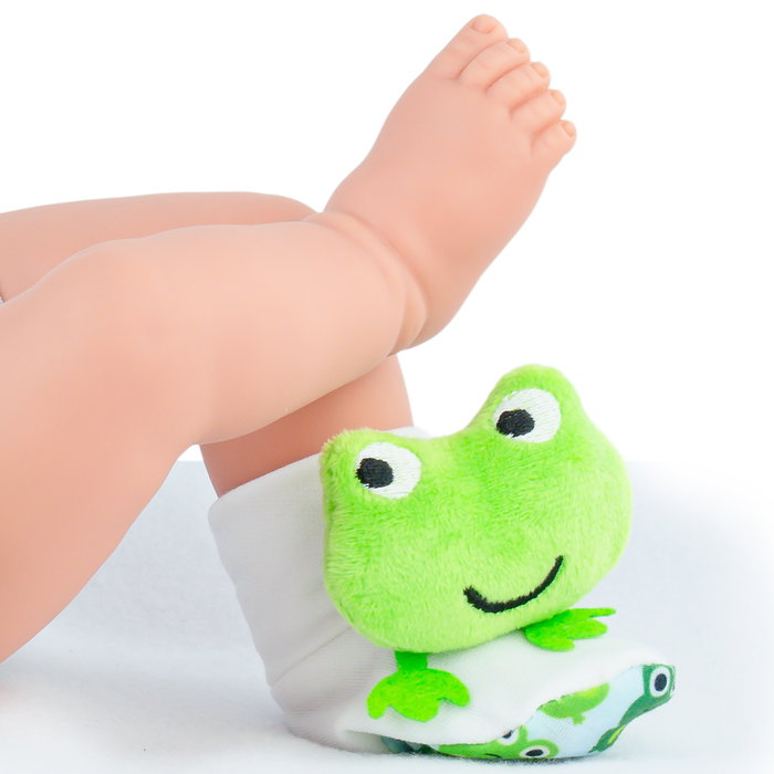 Marina&Pau Muñeco Luka Fun Socks 1249, muñeco articulado de 45 cm con cuerpo blando, gorrito, chupetero y calcetines estampados, +3 años