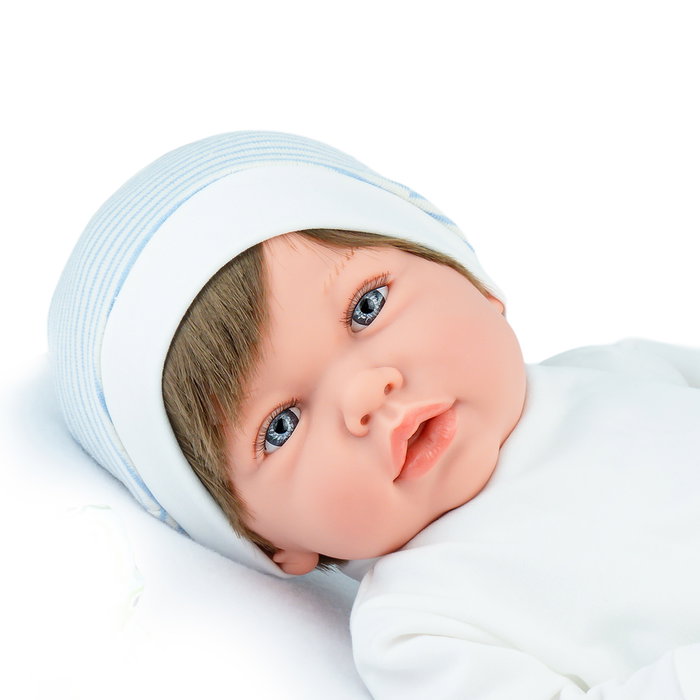 Marina&Pau Muñeco Luka Fun Socks 1249, muñeco articulado de 45 cm con cuerpo blando, gorrito, chupetero y calcetines estampados, +3 años