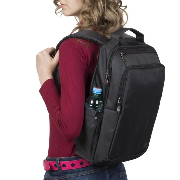 Rivacase 8262 Mochila Portátil 39.6 cm (15.6") Negra, Poliéster, Compartimento para Tablet, A prueba de salpicaduras, Correa para equipaje