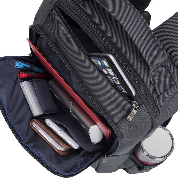 Rivacase 8262 Mochila Portátil 39.6 cm (15.6") Negra, Poliéster, Compartimento para Tablet, A prueba de salpicaduras, Correa para equipaje
