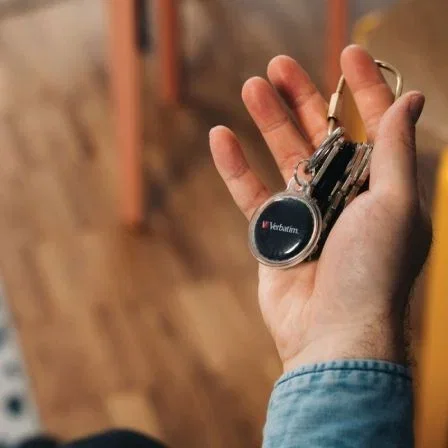 Localizador verbatim my finder coin bluetooth tracker myfc-01b compatible con apple 2 unidades incluye llavero y pila negro