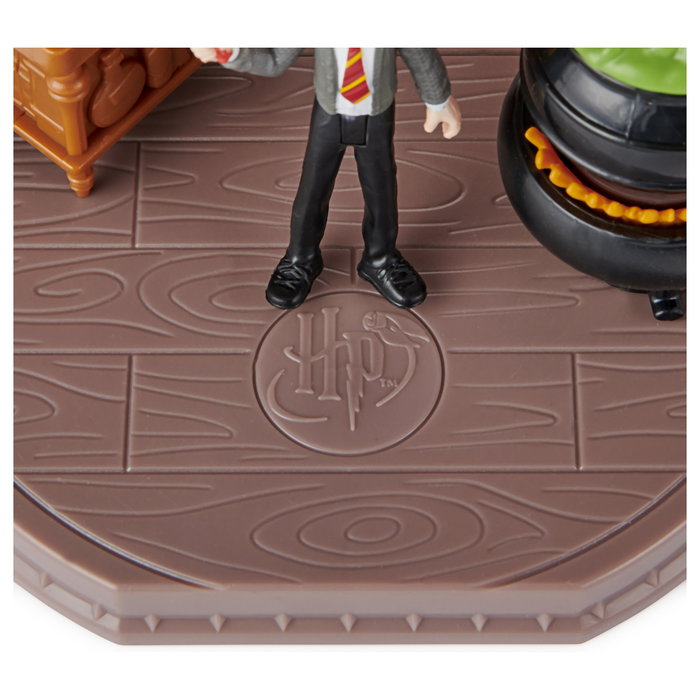 Spin Master Wizarding World Harry Potter Hogwarts Aula de Pociones, Set con Figura Exclusiva Harry Potter de 8 cm y 3 Accesorios - 6061847 - Juguete para Niños de 5 Años o Más