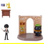 Spin Master Wizarding World Harry Potter Hogwarts Aula de Pociones, Set con Figura Exclusiva Harry Potter de 8 cm y 3 Accesorios - 6061847 - Juguete para Niños de 5 Años o Más