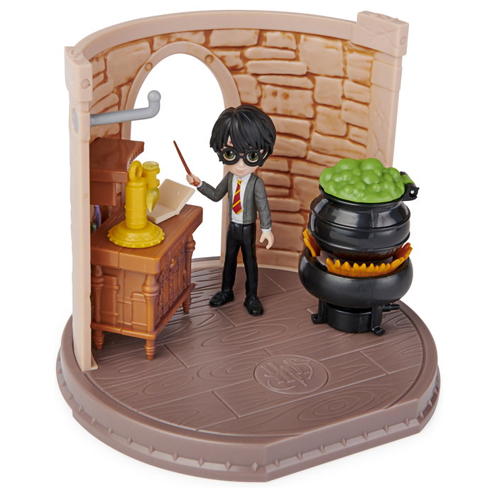 Spin Master Wizarding World Harry Potter Hogwarts Aula de Pociones, Set con Figura Exclusiva Harry Potter de 8 cm y 3 Accesorios - 6061847 - Juguete para Niños de 5 Años o Más