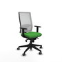 Silla de oficina Horna con mecanismo Sincro tapizada con Tela color Verde y malla color Blanco. Equipada con lumbar 1D, Brazos 1D y Ruedas 65 mm parqué