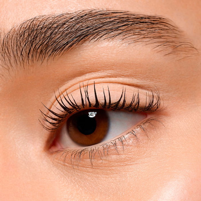 Essence Monocroma Mate Sombra de Ojos #01 Soft Beige 2 g, Textura Compacta, Acabado Mate y Versátil para Look Diurno o Nocturno