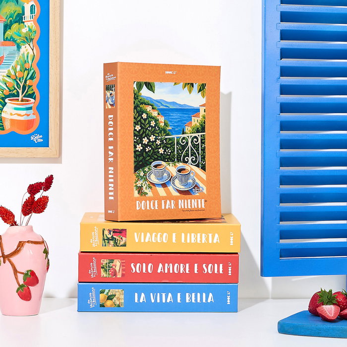 Home Deco Factory Libro-Caja Dolce Vita Viaggo e liberta, Dolce far niente, Solo amore e sole, La vita e bella Caja de almacenamiento decorativo 17x3,8x22 cm