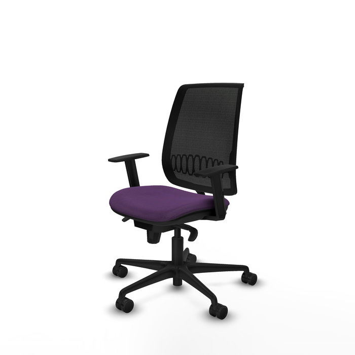 Silla de oficina Alares con mecanismo Sincro tapizada con Tela color Morado y malla color Negro. Equipada con lumbar 1D, Brazos 1D y Ruedas 65mm nailon
