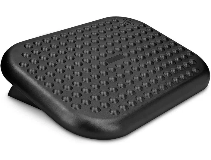 Q-connect Reposapiés de Plástico Ajustable en Altura con Superficie de Masaje y Ángulo Ajustable 448x90x325 mm