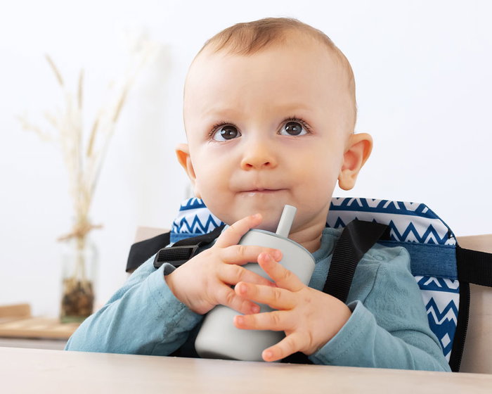 KioKids Vaso con Pajita en Silicona Gris para Bebés +6 Meses 180ml