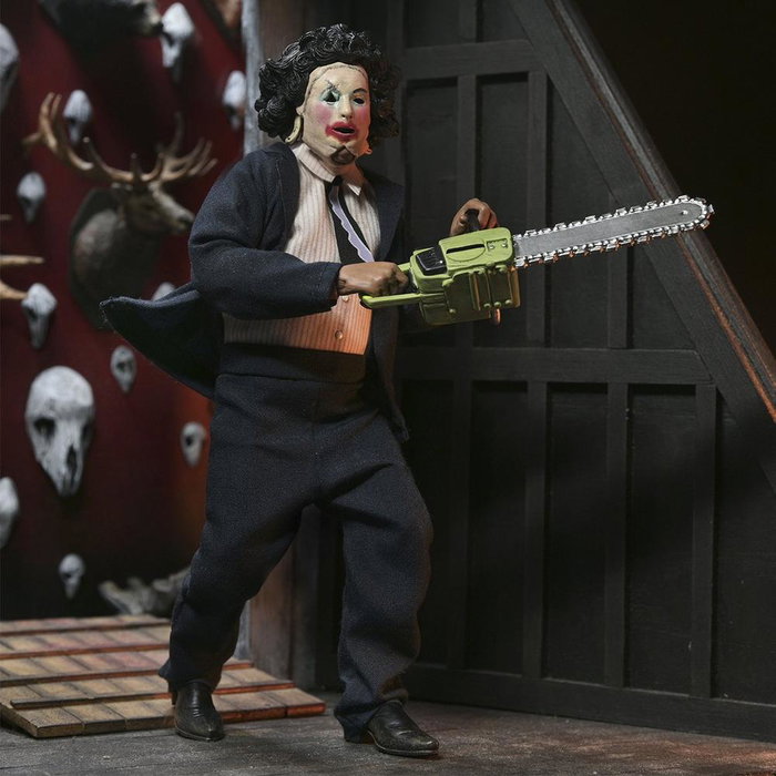 NECA Figura Toony Terrors Leatherface La Matanza de Texas con Motosierra, Martillo y Cuchillo - Figura de Colección Estilo Cartoon 15 cm