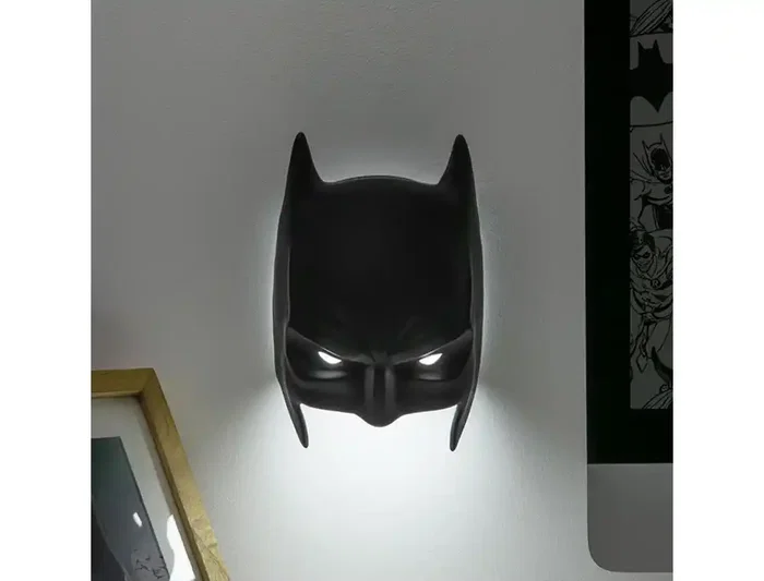 Paladone Máscara con Luz LED DC Batman Decorativa 21 cm Ideal Fans Coleccionistas