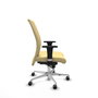 Silla Albacete confidente con mecanismo Sincro tapizada con Similpiel color Crema. Equipada con Base aluminio, Brazos 1D y Ruedas 65 mm parqué
