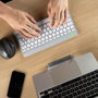 R-Go Tools Teclado Ergonómico Compacto Break, Bluetooth, Blanco