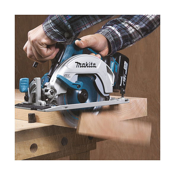Makita Sierra Circular DHS680Z, 16.5 cm disco, 5000 RPM, Profundidad de corte 5.7 cm (90°) y 4.1 cm (45°), 18V, 3.3kg