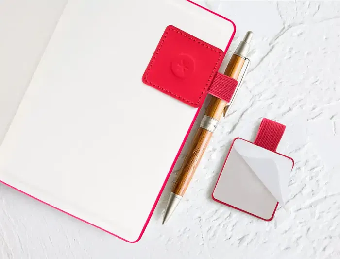 Antartik Portabolígrafos Autoadhesivo para Cuaderno Note con Elástico hasta 15 mm, Fucsia, 40x40 mm Antartik Portabolígrafos Autoadhesivo para Cuaderno Note con Elástico hasta 15 mm, Fucsia, 40x40 mm