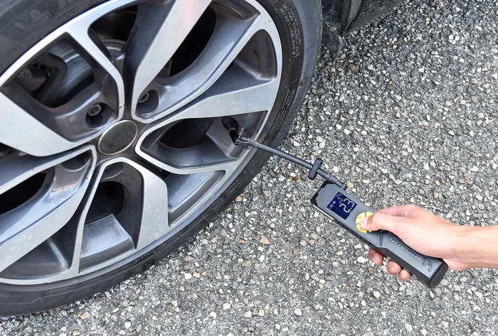 Michelin MIC1684854864057 Mini Compresor Inalámbrico Bomba Eléctrica con Manómetro Digital Recargable USB 10 Bar