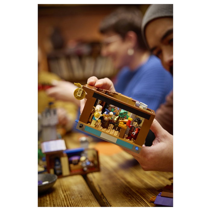 LEGO Ideas Dungeons & Dragons: La Aventura del Dragón Rojo 21348 Juego de Construcción 3745 Piezas para Mayores de 18 Años