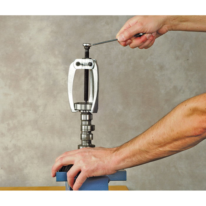 Extractor de rodamientos autocentrante KUKKO 100 x 100 mm 3 Patas