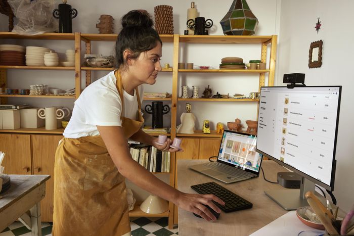 HP 350 Compact Multi-Device Bluetooth Keyboard HP 350 Compact Multi-Device Bluetooth Keyboard