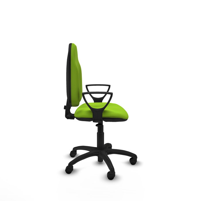 Silla de oficina Algarra con mecanismo Contacto permanente básico tapizada con Similpiel color Pistacho. Equipada con Base poliamida negra, Brazos fijos y Ruedas de nailon 50 mm