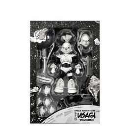 NECA Figura Space Usagi Yojimbo Black & White Ver. - Escala Action 18 cm - Edición Limitada - Diseñada por Stan Sakai - Incluye Accesorios