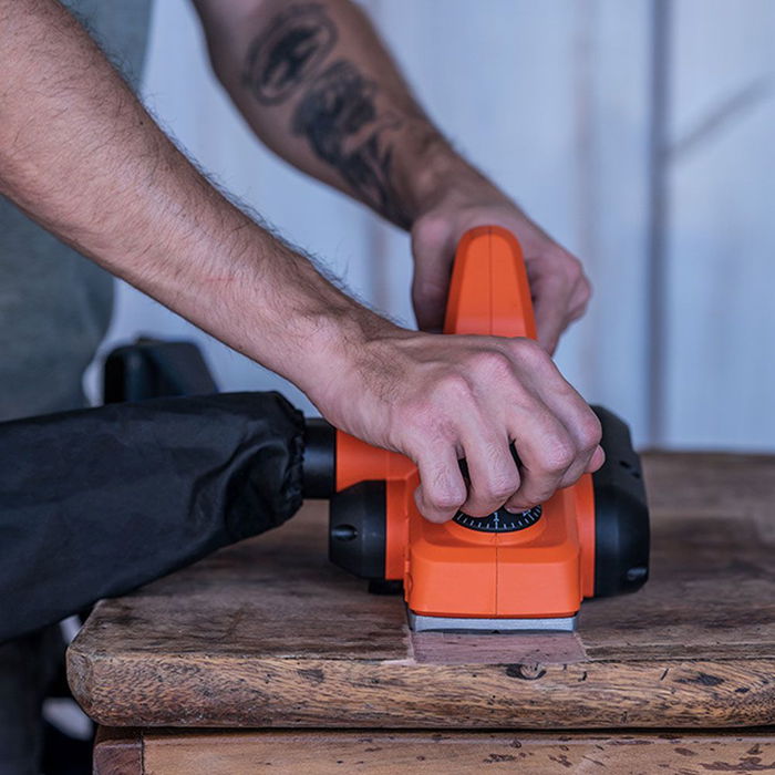 Black+Decker Cepillo Eléctrico BEW712-QS 710W, 16.500 rpm, 82 mm ancho corte