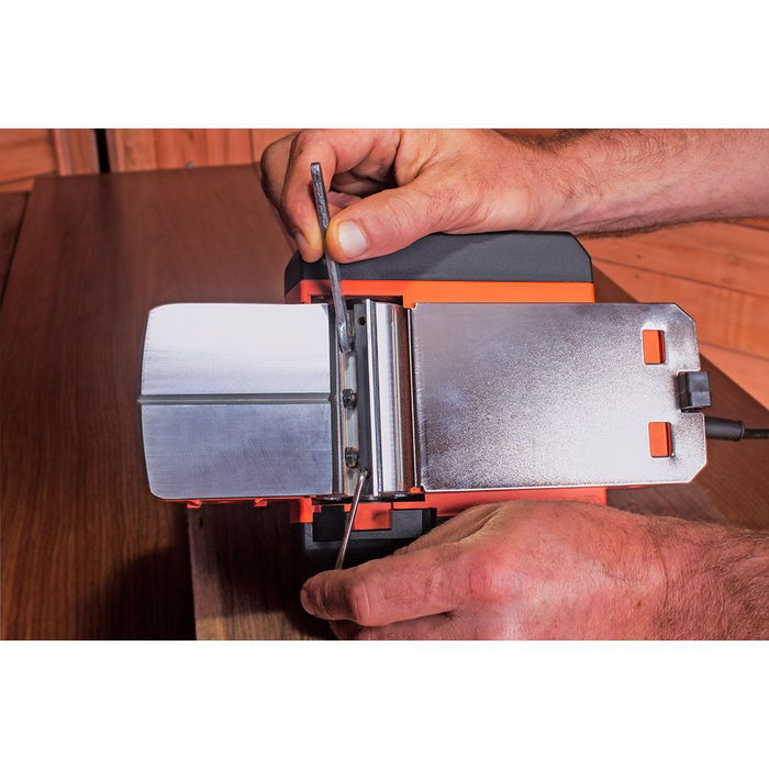 Black+Decker Cepillo Eléctrico BEW712-QS 710W, 16.500 rpm, 82 mm ancho corte
