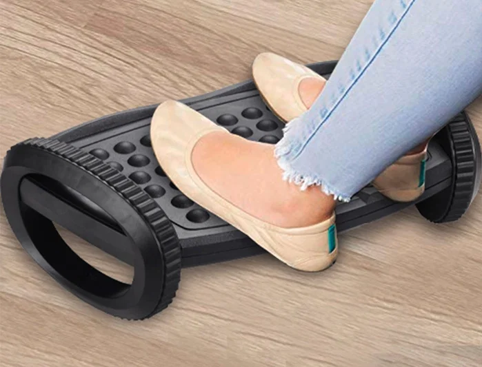 Q-connect Reposapiés ergonómico con función de balanceo y efecto masaje, negro