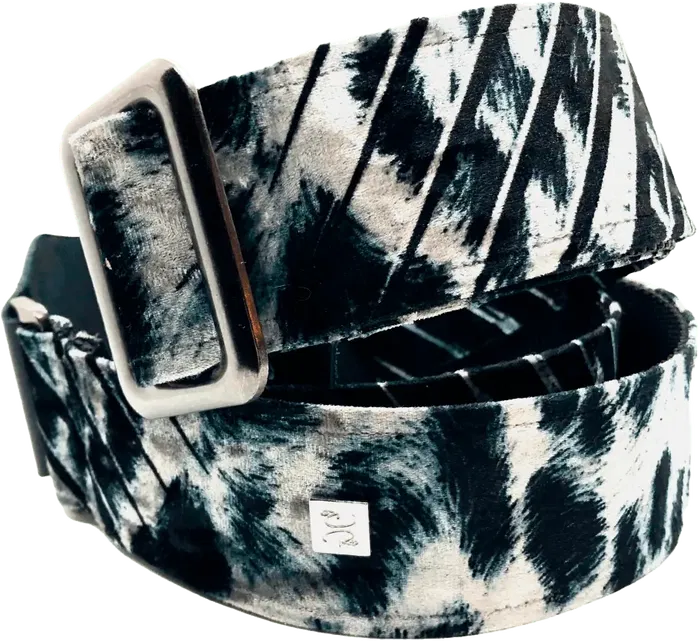 GETM The Casandra Correa para Guitarra y Bajo, Nailon/Piel/Terciopelo Negro y Blanco Ajustable hasta 165cm