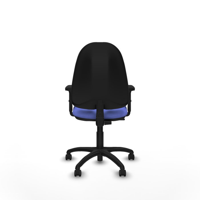 Silla de oficina Algarra con mecanismo Contacto permanente básico tapizada con Tela color Azul claro. Equipada con Base poliamida negra, Brazos 2D y Ruedas de parqué