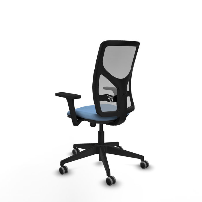 Silla de oficina Motilla con mecanismo Sincro tapizada con Tela color Azul cielo y malla color Gris. Equipada con lumbar 1D, Brazos 3D y Ruedas 65 mm parqué