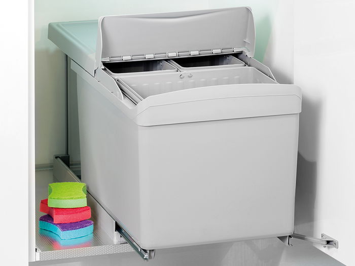 Emuca Contenedor de reciclaje para fijación inferior y extracción automática en mueble de cocina 1x16litros 2x7.5litros, Plástico gris Emuca Contenedor de reciclaje para fijación inferior y extracción automática en mueble de cocina 1x16litros 2x7.5litros, Plástico gris