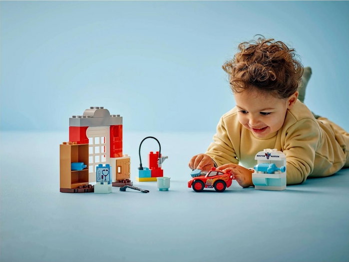 LEGO DUPLO Disney y Pixar Cars Visita de McQueen al taller de Doc 10456