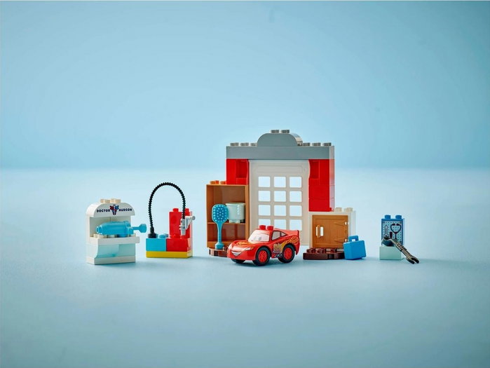 LEGO DUPLO Disney y Pixar Cars Visita de McQueen al taller de Doc 10456