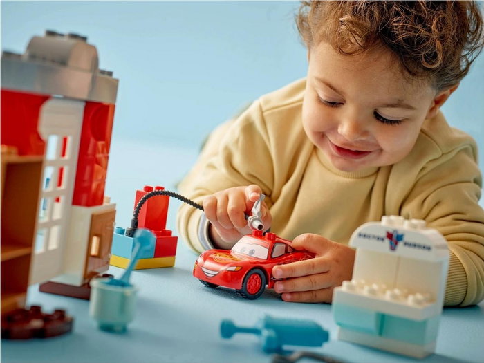 LEGO DUPLO Disney y Pixar Cars Visita de McQueen al taller de Doc 10456