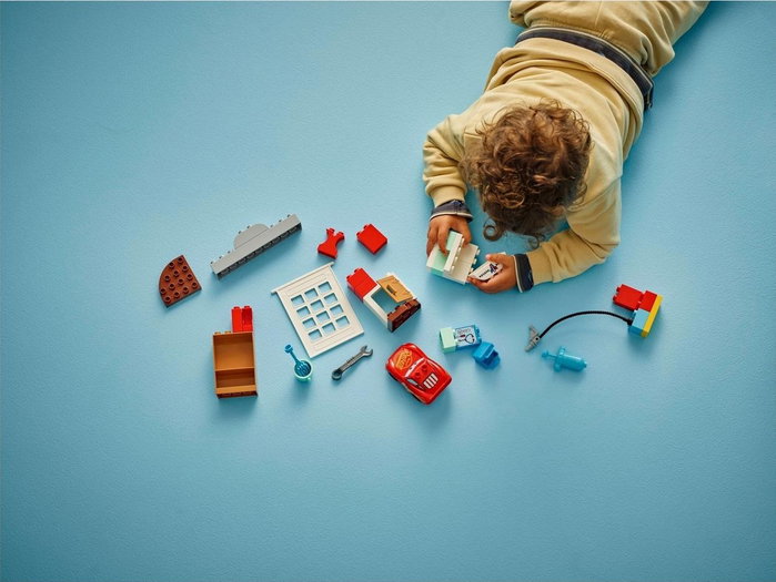 LEGO DUPLO Disney y Pixar Cars Visita de McQueen al taller de Doc 10456