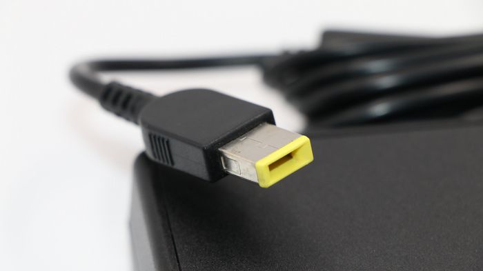 Lenovo Adaptador de Corriente AC 135W 100-240VAC para Laptops ThinkPad, Diseño Trifásico Lenovo Adaptador de Corriente AC 135W 100-240VAC para Laptops ThinkPad, Diseño Trifásico