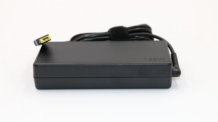 Lenovo Adaptador de Corriente AC 135W 100-240VAC para Laptops ThinkPad, Diseño Trifásico Lenovo Adaptador de Corriente AC 135W 100-240VAC para Laptops ThinkPad, Diseño Trifásico
