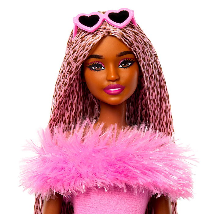 Mattel Muñeca Barbie Deluxe Style Glamour HYV28 Con Trenzas y Cuerpo Articulado Pequeño, Incluye Gafas y Bolso Rosa Mattel Muñeca Barbie Deluxe Style Glamour HYV28 Con Trenzas y Cuerpo Articulado Pequeño, Incluye Gafas y Bolso Rosa