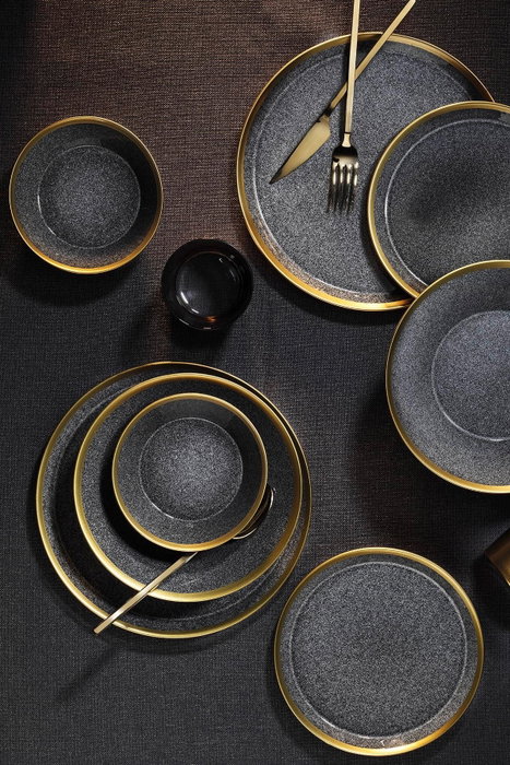 Hermia FRZ16YS856A13520 Juego de Cena de Porcelana 16 Piezas Negro y Dorado Elegante para Buffet y Eventos Especiales